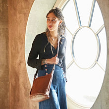 Load image into Gallery viewer, Handmade Leather Tote Bag