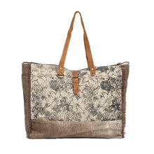 Load image into Gallery viewer, Floweret Weekender Bag