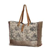 Load image into Gallery viewer, Floweret Weekender Bag