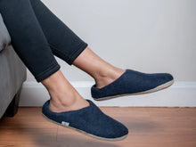 Load image into Gallery viewer, Unisex Wool Felt Slippers
