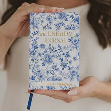 Load image into Gallery viewer, Blue Delft One Line A Day Fabric Journal
