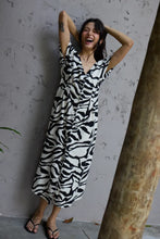 Load image into Gallery viewer, IHLINNO Midi Dress
