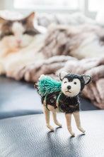 Load image into Gallery viewer, Husky with Tree Orn.
