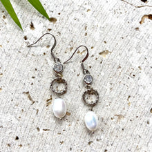 Load image into Gallery viewer, Boutique Pearl Earrings
