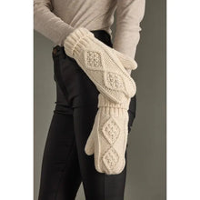 Load image into Gallery viewer, Beige Cable Knit Mittens
