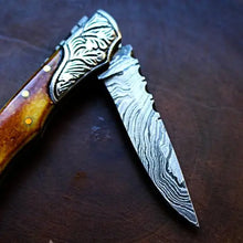 Load image into Gallery viewer, Pocket Knife W/Bone HandleTF-030
