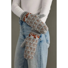 Load image into Gallery viewer, Gray Fox Pattern Mittens
