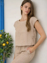 Load image into Gallery viewer, SIDE TIE DETAIL SHORT SLEEVE TOP
