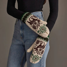 Load image into Gallery viewer, Deer Winter Pattern Mittens
