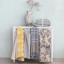 Load image into Gallery viewer, Cotton Chambray Printed Toile Throw
