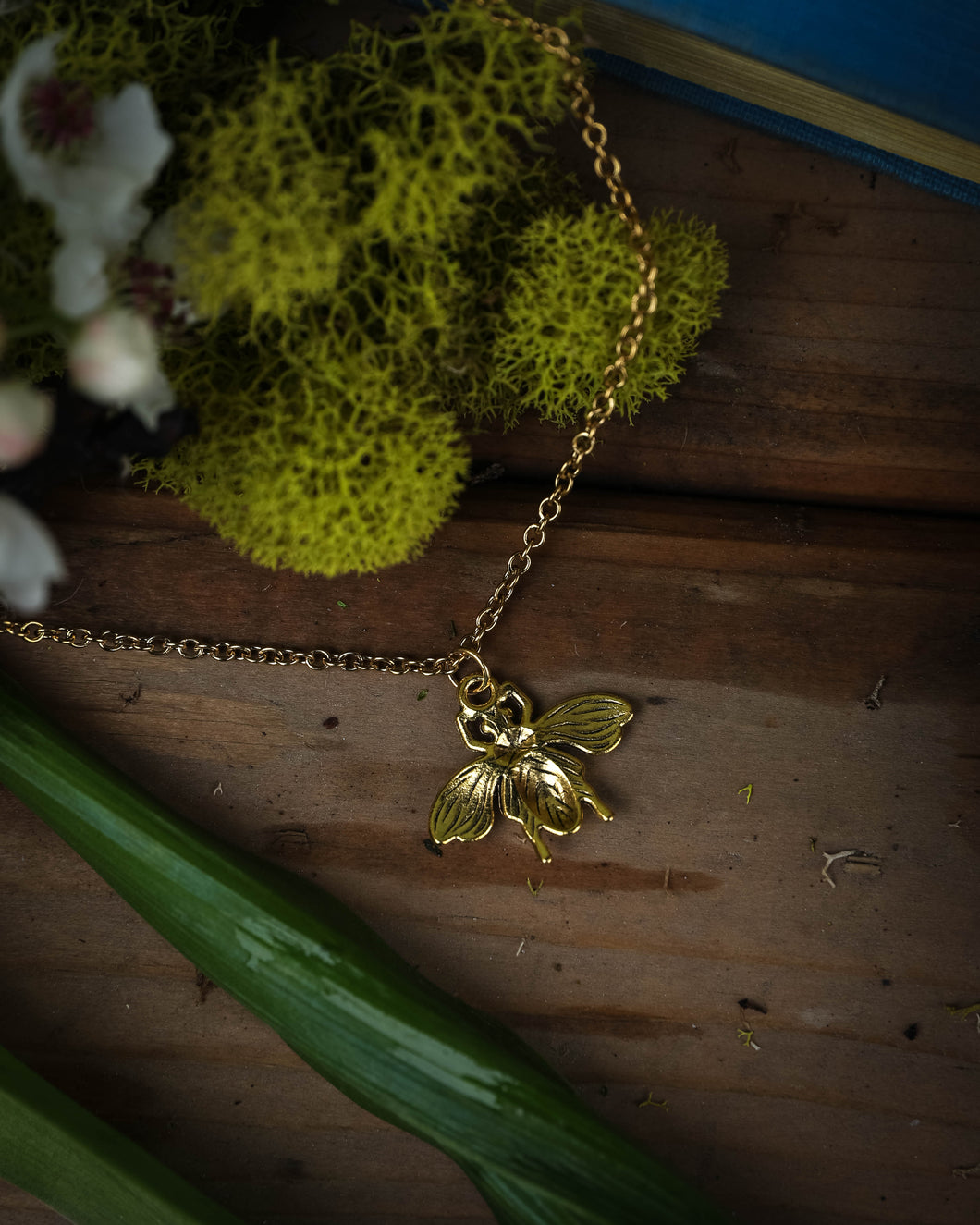 Vintage Gold Bee Necklace, Bee Jewelry, Nature Necklace